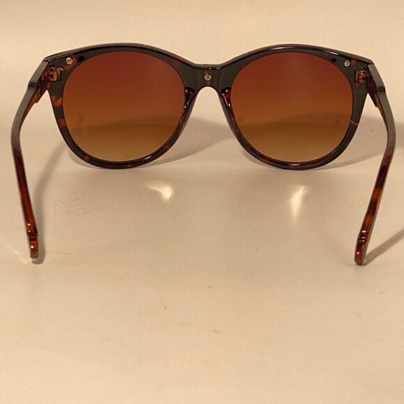 0973 Evita Round Eyebrow Sunglasses Tortoise with Gold Detail New - Picture 5 of 9